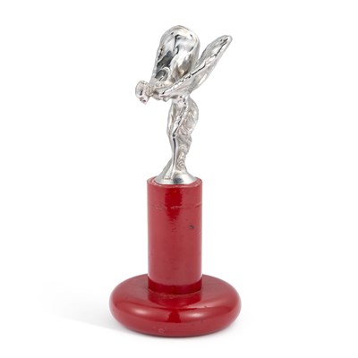 Lot 489 - A ROLLS ROYCE CHROME PLATED SPIRIT OF ECSTASY CAR MASCOT ON STAND