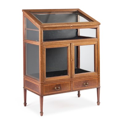 Lot 671 - AN EDWARDIAN SATINWOOD BANDED MAHOGANY VITRINE