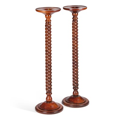 Lot 535 - A PAIR OF CANDLESTANDS