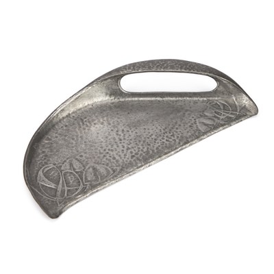 Lot 232 - ARCHIBALD KNOX (1864-1933) FOR LIBERTY & CO, A TUDRIC PEWTER CRUMB SCOOP