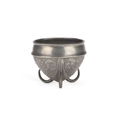 Lot 206 - ARCHIBALD KNOX (1864-1933) FOR LIBERTY & CO, A TUDRIC PEWTER BOWL