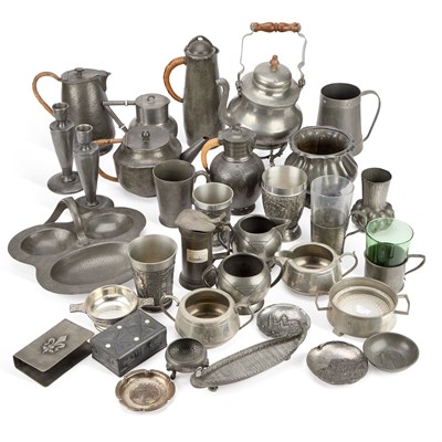 Lot 195 - A GROUP OF VICTORIAN AND LATER PEWTER