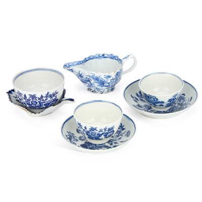 Lot 33 - A GROUP OF 18TH CENTURY ENGLISH PORCELAIN