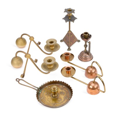 Lot 202 - A GROUP OF EARLY 20TH CENTURY BRASS AND COPPER CANDLE AND CHAMBERSTICKS