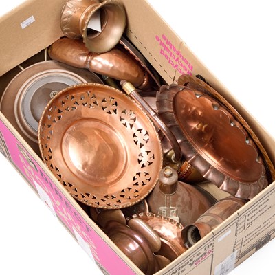 Lot 216 - A LARGE GROUP OF EARLY 20TH CENTURY COPPER AND BRASSWARES