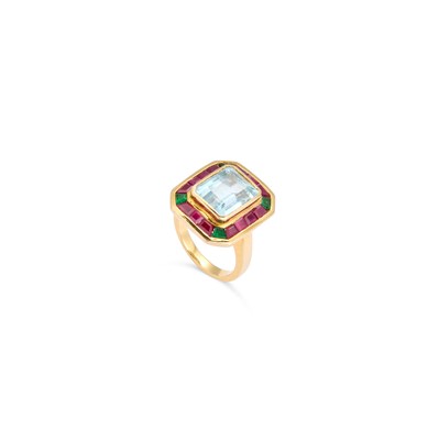 Lot 474 - AN AQUAMARINE, RUBY AND EMERALD CLUSTER COCKTAIL RING