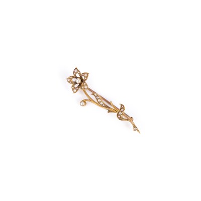 Lot 436 - AN EARLY 20TH CENTURY SEED PEARL FLORAL SPRAY BROOCH