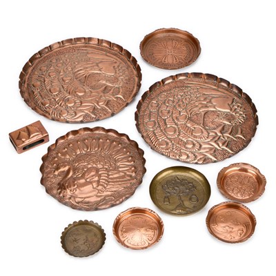 Lot 163 - A GROUP OF ARTS AND CRAFTS COPPER AND BRASS WARES