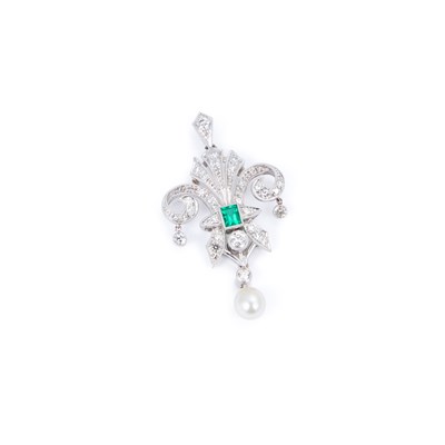 Lot 528 - AN EMERALD, DIAMOND AND PEARL PENDANT
