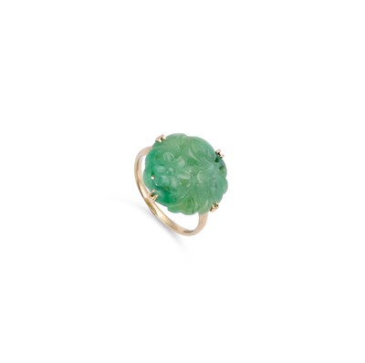 Lot 436 - A JADE RING