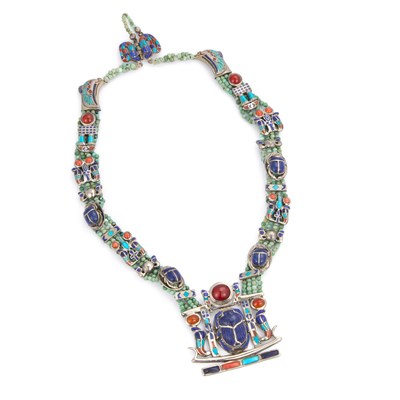 Lot 531 - AN EGYPTIAN REVIVAL TUTANKHAMUN SCARAB NECKLACE
