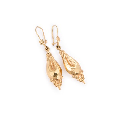 Lot 491 - A PAIR OF VICTORIAN ETRUSCAN REVIVAL PENDANT EARRINGS