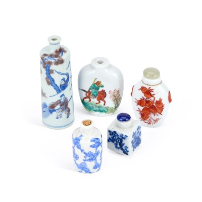 Lot 162 - A GROUP OF FIVE CHINESE PORCELAIN SNUFF BOTTLES