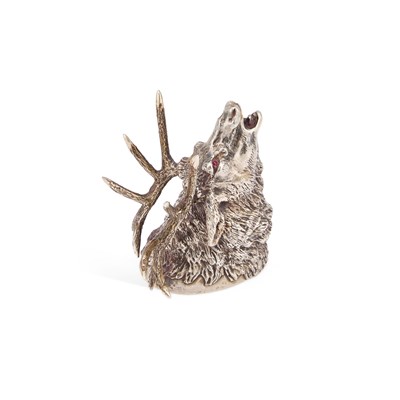 Lot 250 - A CONTINENTAL SILVER STAG'S HEAD STIRRUP CUP