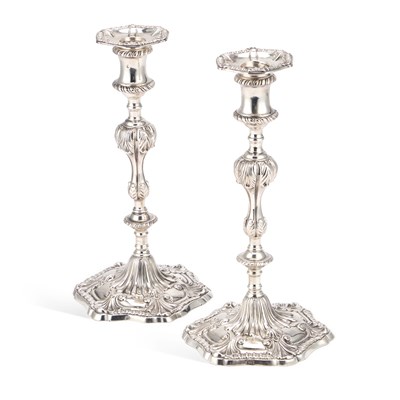Lot 262 - A PAIR OF GEORGE III IRISH SILVER CANDLESTICKS