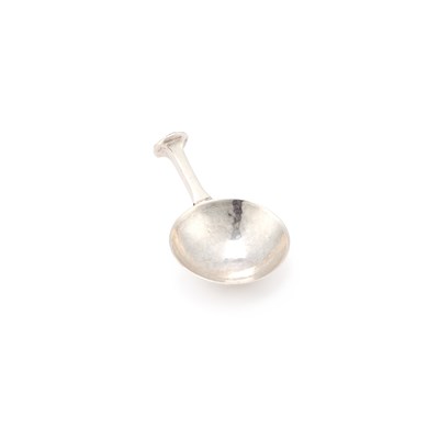 Lot 333 - AN ARTS AND CRAFTS SILVER CADDY SPOON