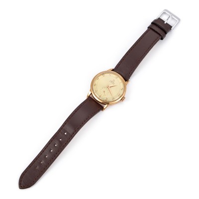 Lot 432 - A GENTS 18CT GOLD OMEGA AUTOMATIC STRAP WATCH