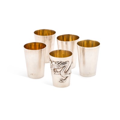 Lot 190 - A GROUP OF FIVE CHINESE SILVER BEAKERS
