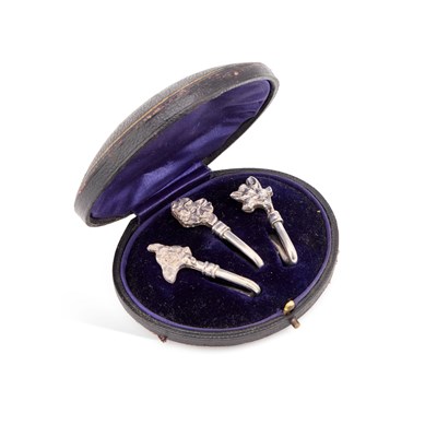 Lot 325 - A SET OF THREE SILVER NAPKIN CLIPS