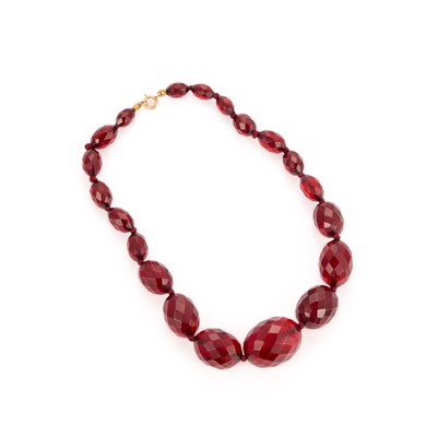 Lot 388 - A PRYSTAL CHERRY AMBER BAKELITE BEAD NECKLACE