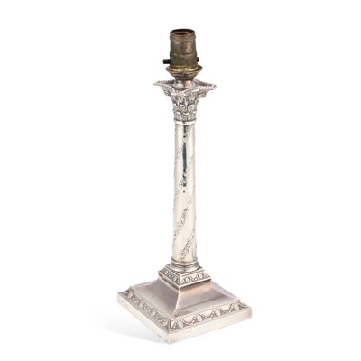 Lot 332 - AN EDWARDIAN SILVER COLUMNAR TABLE LAMP