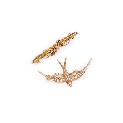Lot 400 - TWO 9 CARAT GOLD BROOCHES
