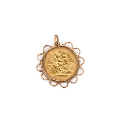 Lot 434 - A KING GEORGE V 1911 HALF SOVEREIGN PENDANT