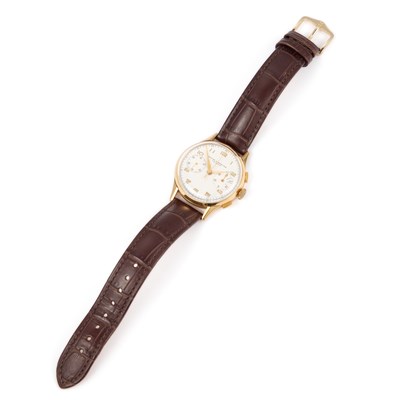 Lot 341 - A GENTS 18K GOLD BAUME & MERCIER CHRONOGRAPH STRAP WATCH