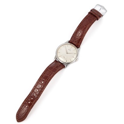 Lot 330 - A GENTS STEEL OMEGA STRAP WATCH