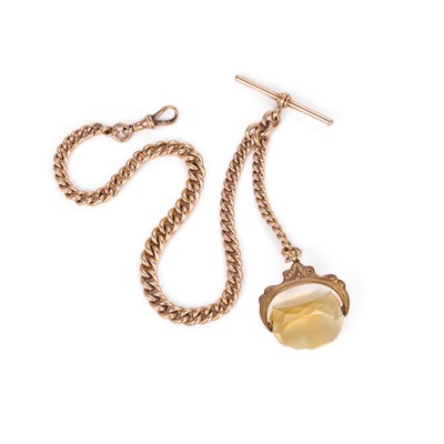 Lot 386 - A 9 CARAT GOLD GRADUATED CURB LINK ALBERT CHAIN WITH A 9 CARAT GOLD CITRINE SWIVEL FOB