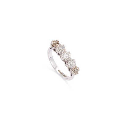 Lot 430 - AN 18 CARAT WHITE GOLD OLD-CUT DIAMOND FIVE STONE RING