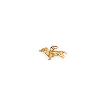Lot 463 - A SAUSAGE DOG DACHSHUND CHARM PENDANT