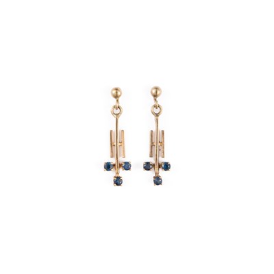 Lot 413 - A PAIR OF SAPPHIRE PENDANT EARRINGS