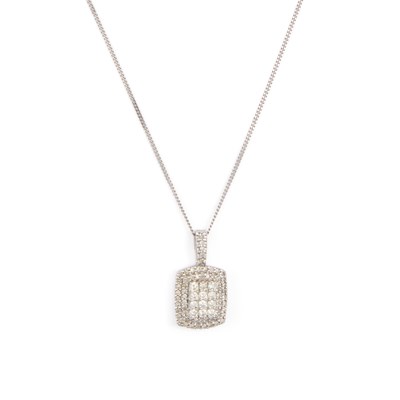 Lot 517 - A 9 CARAT WHITE GOLD DIAMOND CLUSTER PENDANT ON CHAIN