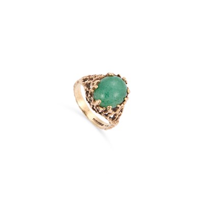 Lot 389 - A 9 CARAT GOLD AVENTURINE QUARTZ RING