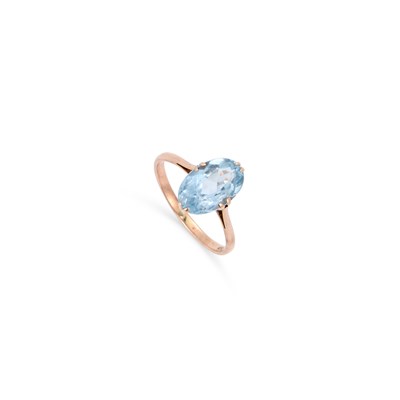 Lot 488 - A BLUE TOPAZ RING