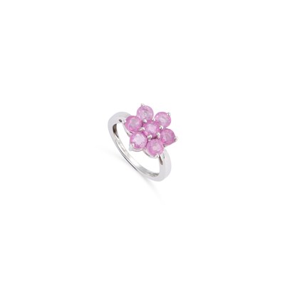 Lot 486 - A 9 CARAT WHITE GOLD PINK SAPPHIRE CLUSTER RING