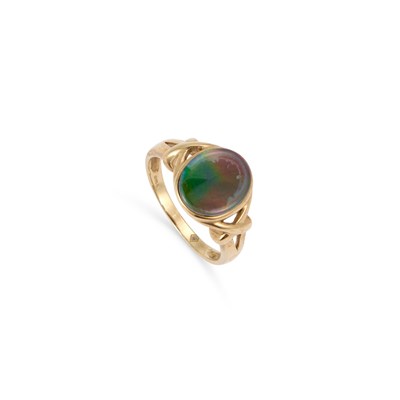 Lot 433 - A 9 CARAT GOLD AMMONITE TRIPLET RING