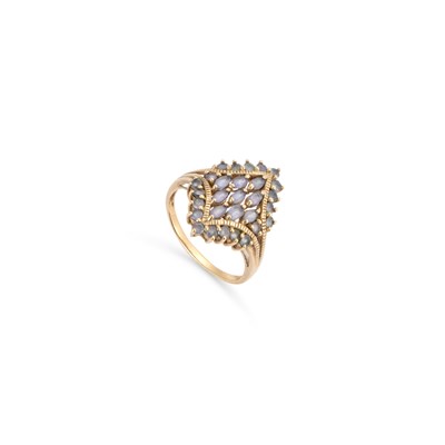 Lot 515 - A TANZANITE CLUSTER RING
