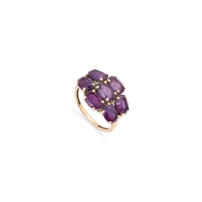 Lot 396 - A 9 CARAT GOLD AMETHYST CLUSTER RING