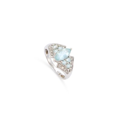 Lot 385 - A 9 CARAT WHITE GOLD AQUAMARINE AND DIAMOND RING