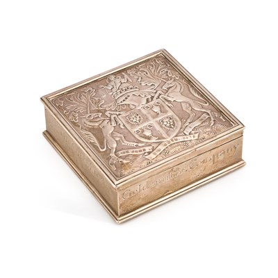 Lot 144 - A GEORGE V SILVER TABLE VESTA BOX