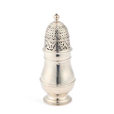 Lot 525 - A LARGE QUEEN ANNE SILVER CASTER