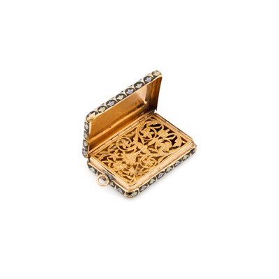 Lot 539 - A 19TH CENTURY FRENCH GOLD AND ENAMEL VINAIGRETTE