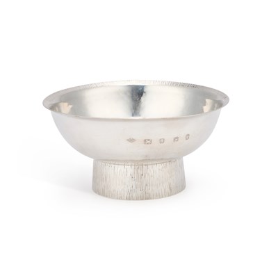 Lot 241 - AN ELIZABETH II SILVER BOWL