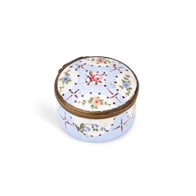 Lot 552 - A BILSTON ENAMEL PATCH BOX, CIRCA 1770