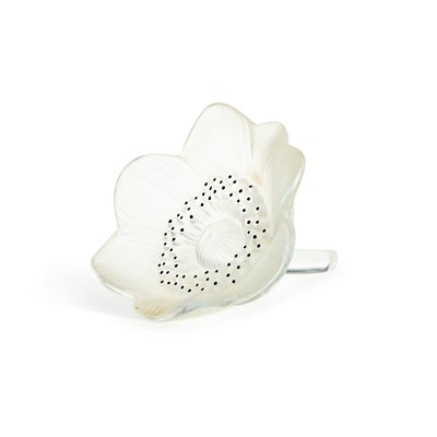 Lot 13 - A LALIQUE 'ANEMONE OUVERT' TABLE ORNAMENT