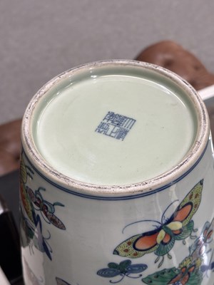 Lot 109 - A LARGE PAIR OF CHINESE PORCELAIN VASES