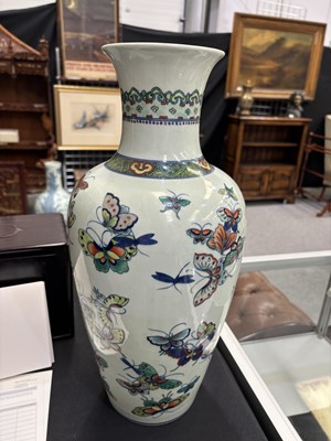 Lot 109 - A LARGE PAIR OF CHINESE PORCELAIN VASES