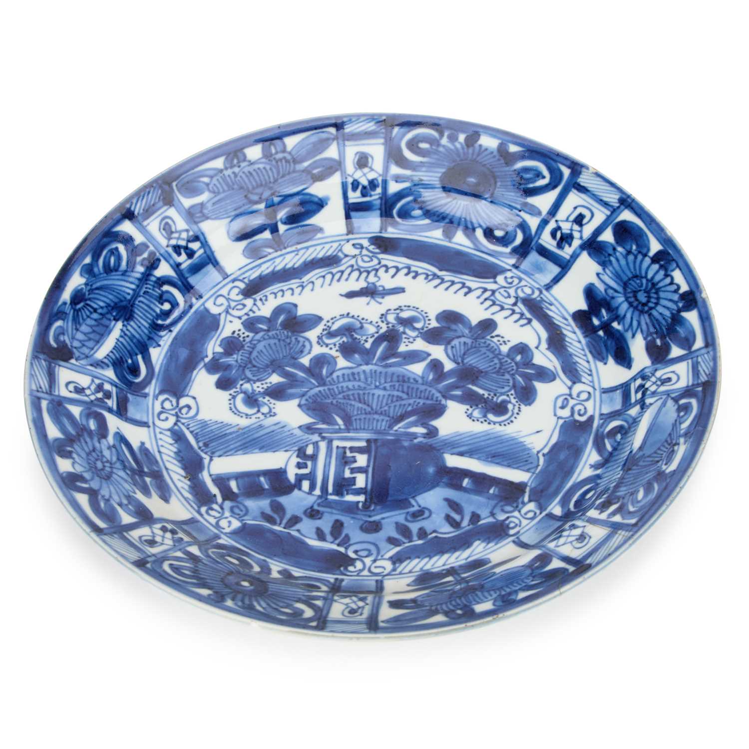 Lot 120 - A CHINESE BLUE AND WHITE KRAAK PLATE